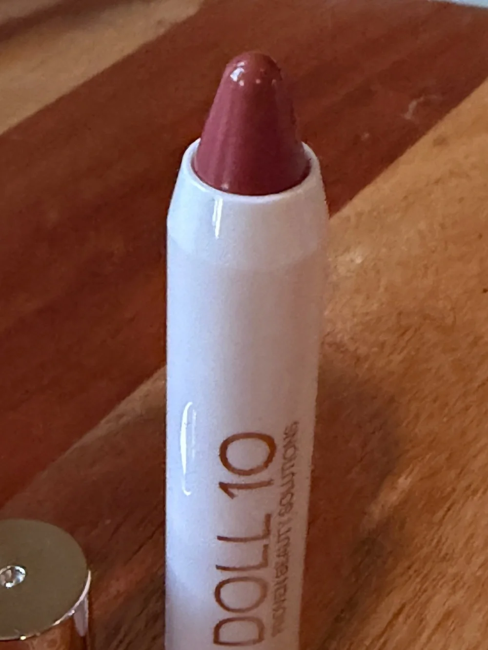 New Doll 10 Lip Crayon “I’m Brave” Mauve 3-in-1 hybrid